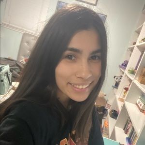 Meet your Posher, Estefani